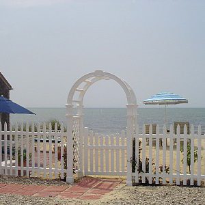 152935_0 gate to backyard beach